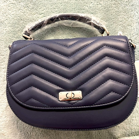 Karla Hanson 🌺 - Picture 1 of 16